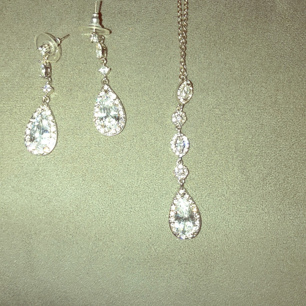 Beautiful faux diamond earrings and necklace.